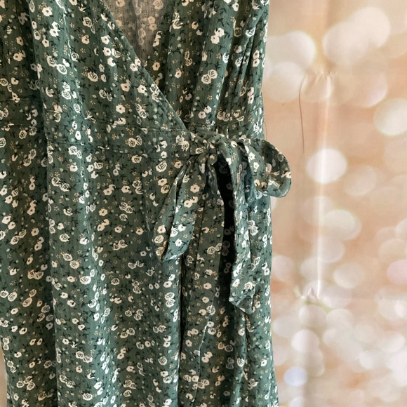 Universal Thread Green Floral Wrap Dress - Picture 2 of 9